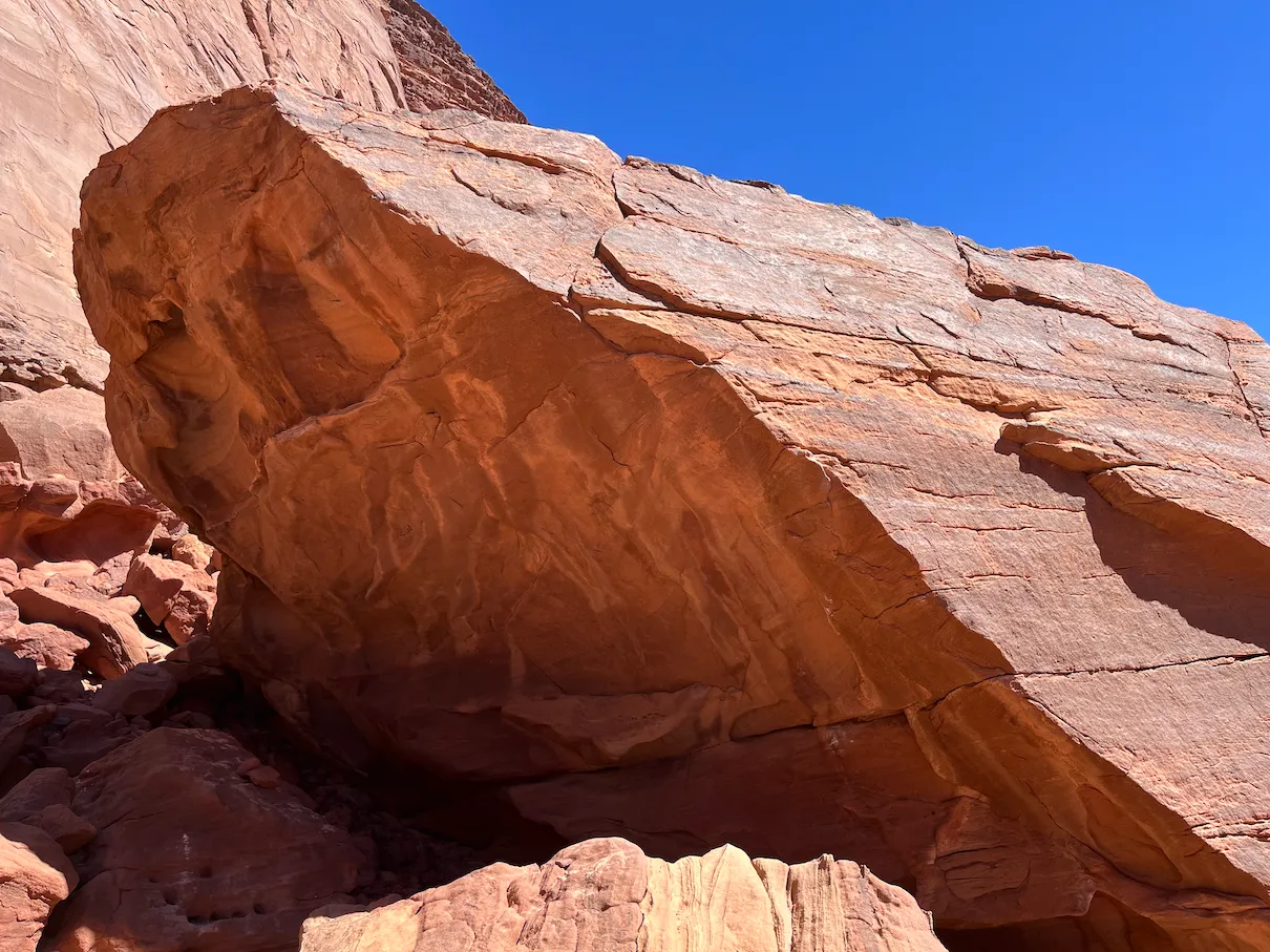 New boulder bloc with new lines at a new sector